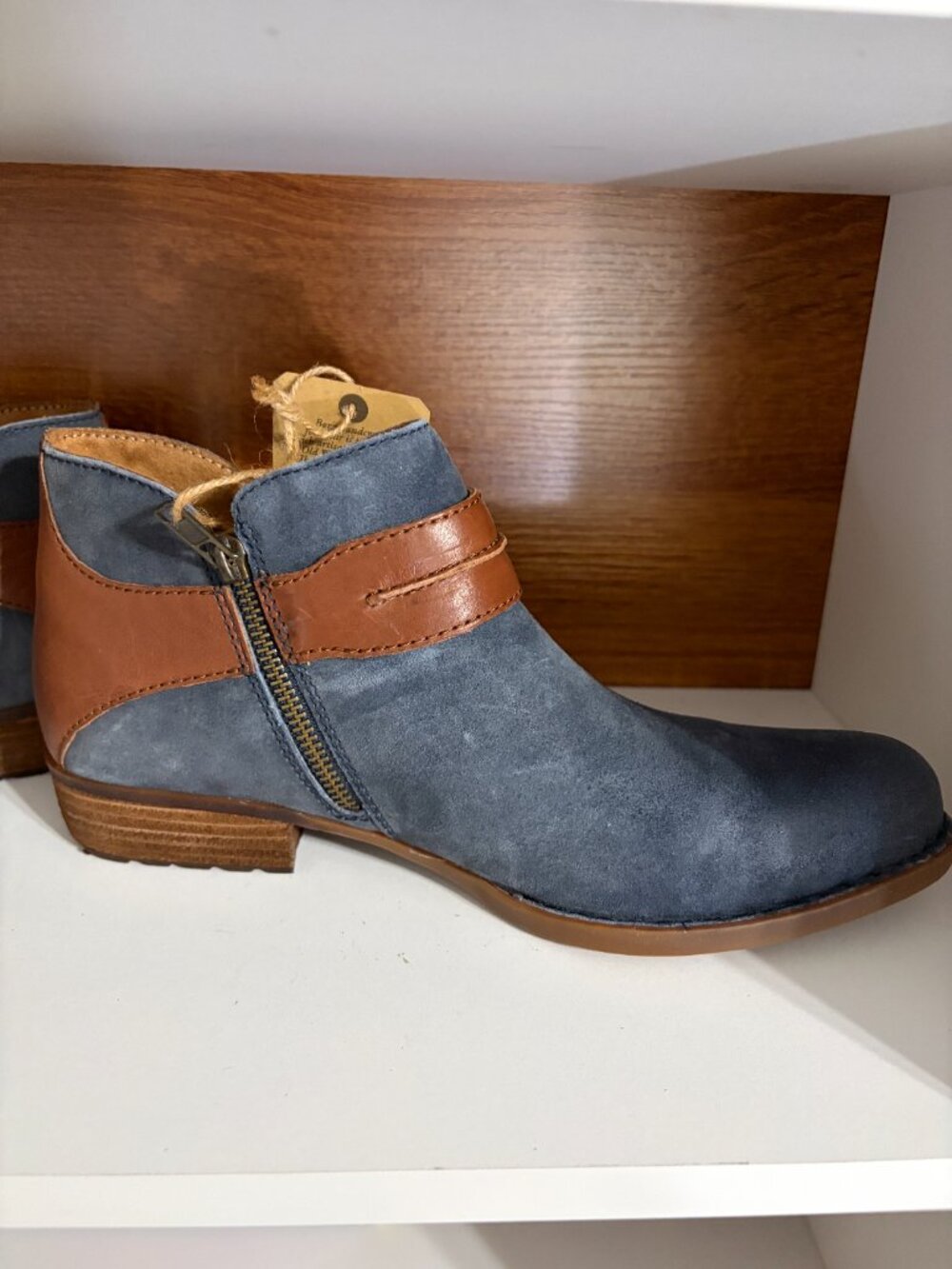 Born "Kati" ankle bootie in Dark Blue, size 10 - Picture 7 of 14